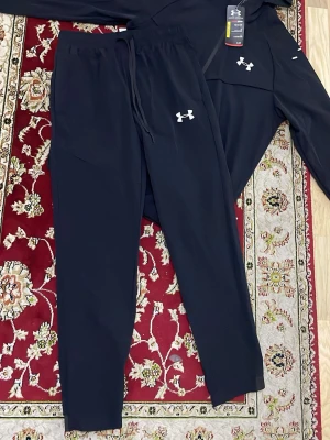 TRACKSUIT SIZE S - Storlek M fast passar S