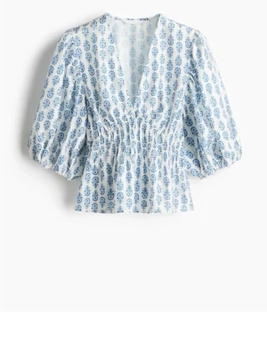 Hm blus  - Säljer denna snygga populära blus från hm som är slutsåld. 