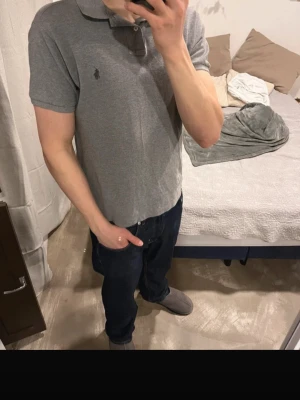 Polo Ralph Lauren Tröja - Säljer en Polo Raloh Lauren piké tröjä. Storlek L (slim fit). Tröjan är i jättebra skick.