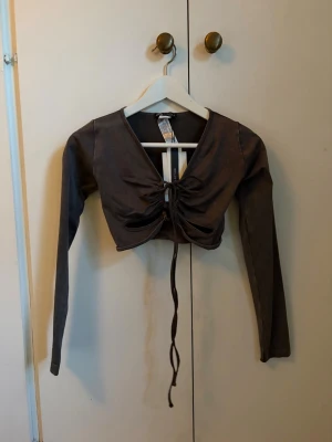 Topp - Kort festtopp från Zara med lapparna kvar.