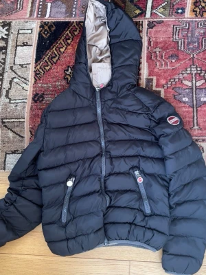 colmar jacka - storlek: sitter som xs