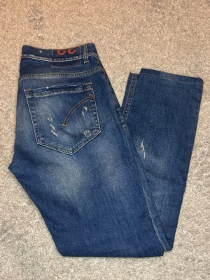 Dondup george - Dondup jeans | modell george | 9/10 väldigt bra skick | naturliga slitningar | W32 | vid frågor är det bara att höra av er🙌