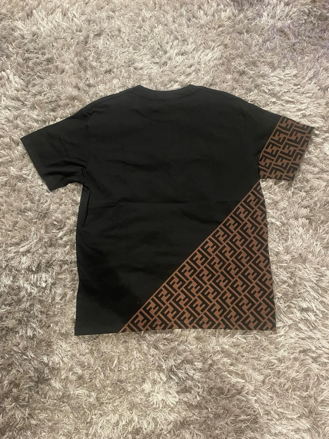 Svart och brun t-shirt - 1