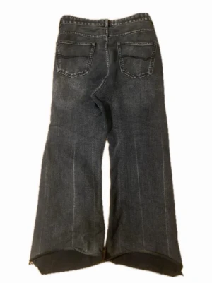 Lost tape  - Inte lost tapes bara ser exakt likadana ut! Waist 47cm längd 103cm och benöppning är 28 cm