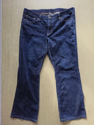 Vintage Ralph Lauren jeans - Vintage mörkblå straightleg/bootcut jeans från RL.        Storlek 32/34