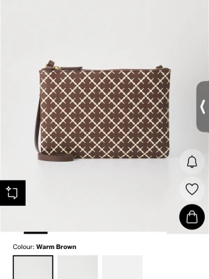 Söker - Skriv om ni säljer denna väskan❤️