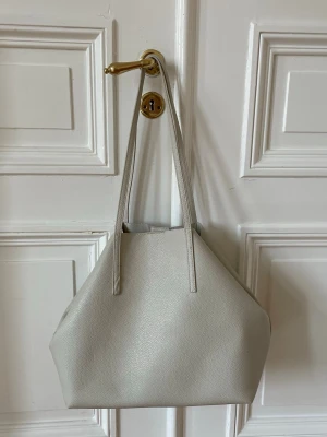 Mango väska  - Väska från mango, beige 