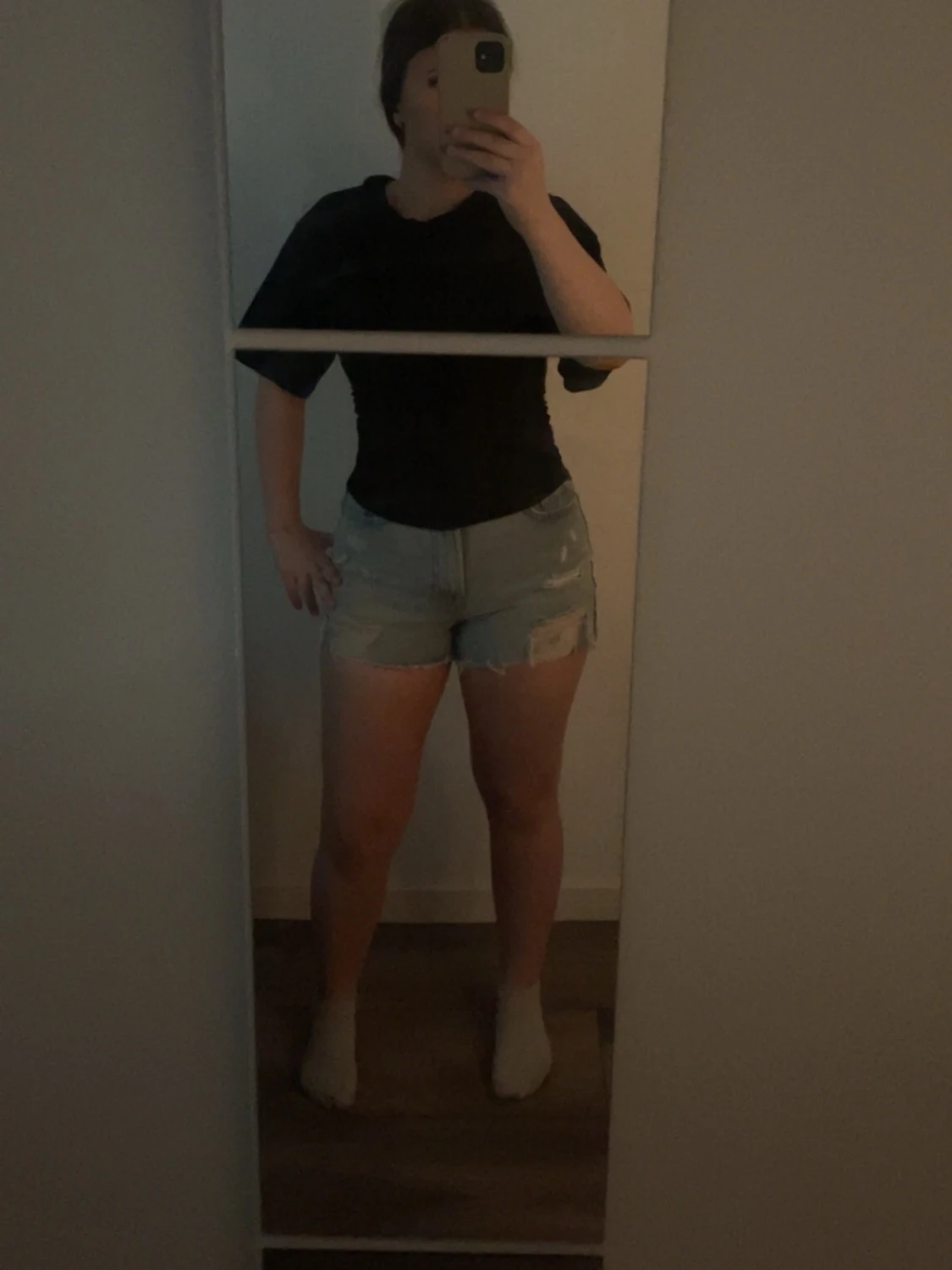 Ljusa blå jeansshorts med slitningar - 2