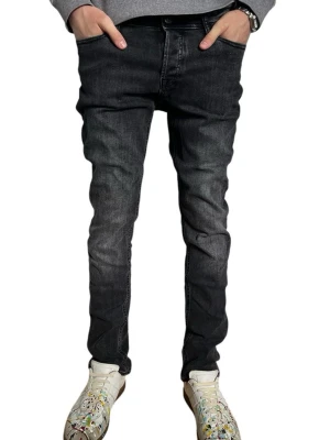 Jack & Jones jeans - Galet feta Jack & Jones slim/Glenn jeans. W29 L34. Sitter true to size men kan stretchas till W30. Använda några gånger, alltså i mycket bra skick fortfarande. Nypris 950kr. Hem fritt från rökning, husdjur och skadedjur!✅Fraktar inom 24 timmar efter köp. Checka gärna profilen för liknande jeans, samfraktar gärna! Hör av er vid frågor! MVH