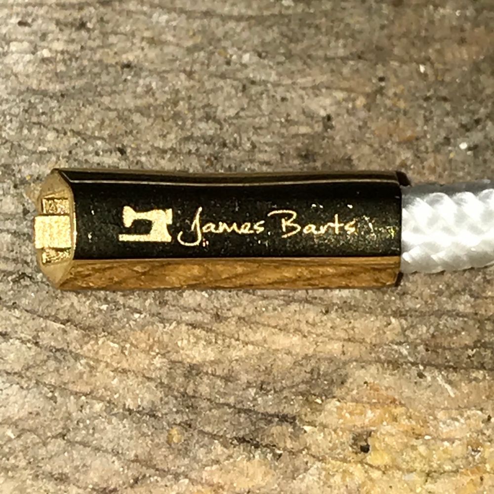 Snygg armband från James Barts. Endast prövad. Låset består utav 18k guldplatering. Nypris ca: 349kr. Accessoarer.
