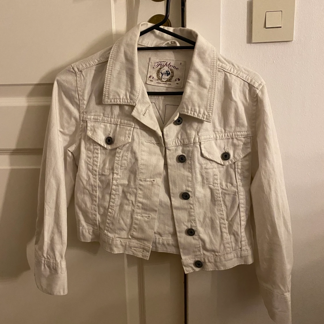 Vit jeansjacka ”kiss”