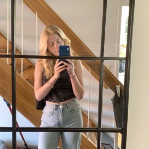 Topp mango - Säljer mitt fina linne från mango som inte kommer till användning, pga för liten storlek. Endast testad på bilder, frakt ingår ej