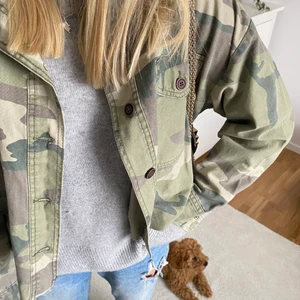 Vår jacka - Så snygg vårjacka, vet inte vart den är ifrån.