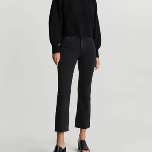 Jeans  - Så snygga jeans från crocker, dom är cropade vilket är sjukt snyggt till sommaren💕köpta för ca 700 