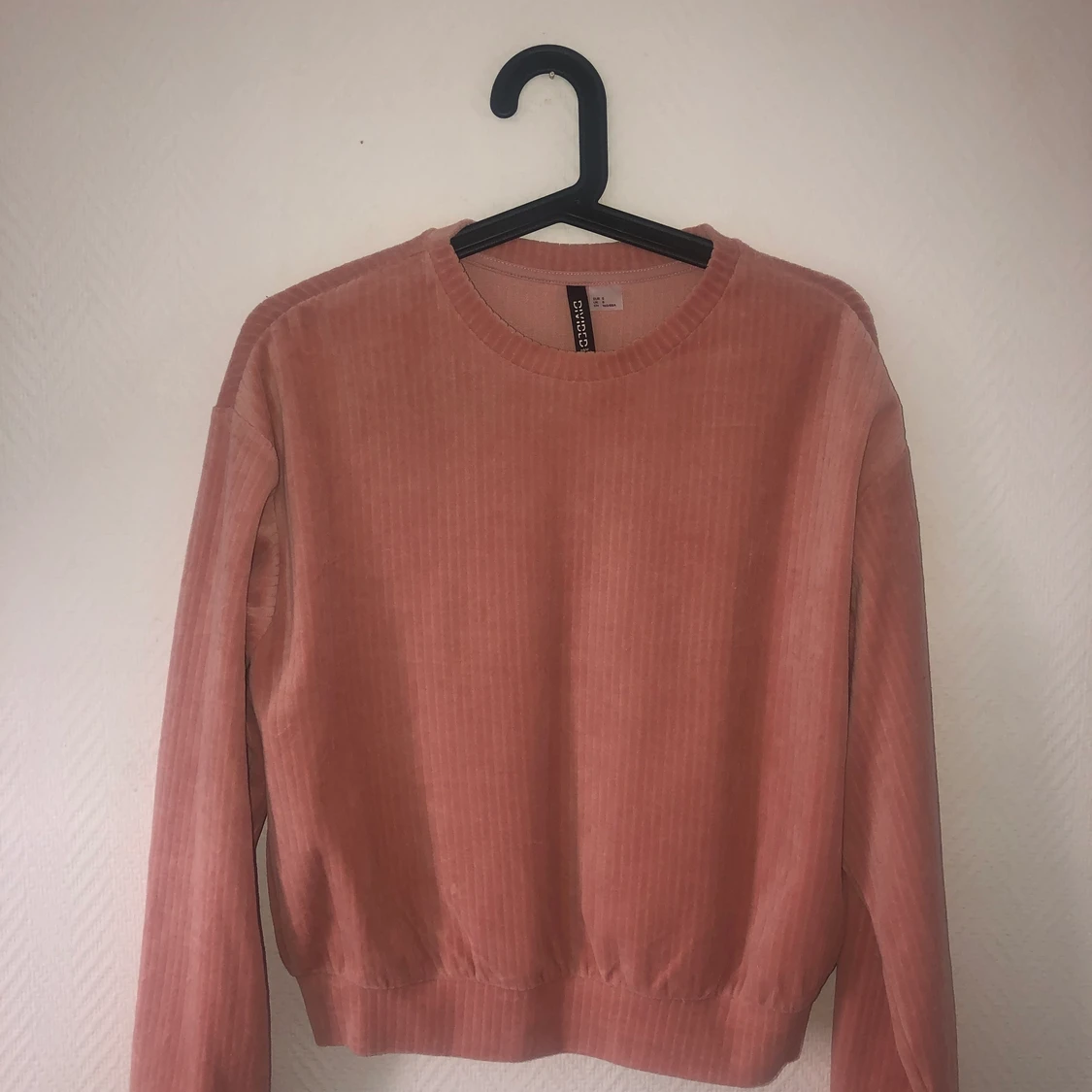 Ribbad kortare tröja