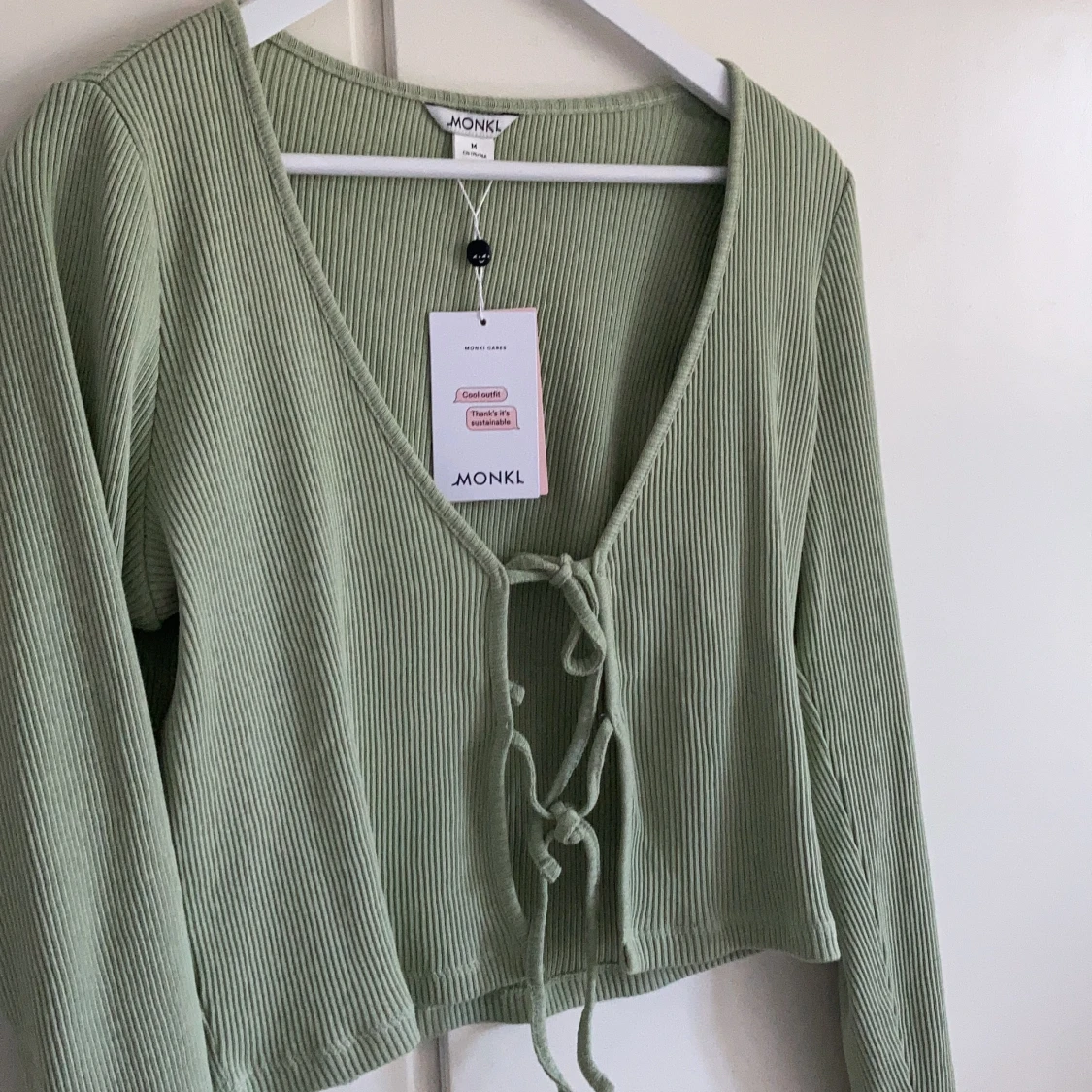 Monki söt blus med knyt fram - 91