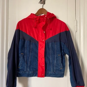 Levis Premium jacka  - Storlek S, fint skick använd bara en gång!! Den som lägger högsta bud vinner😍👌🏻