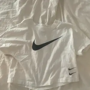 Nike tröja i storlek M. Sparsamt använd.