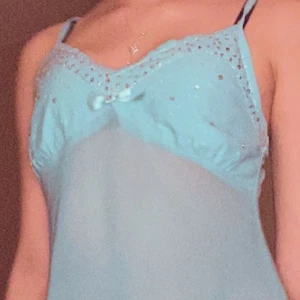 2000𝖘 𝖘𝖍𝖎𝖗𝖙 - Storlek-S. Köpes från Gina 2011, har knappt använt den. Buda från 50kr!