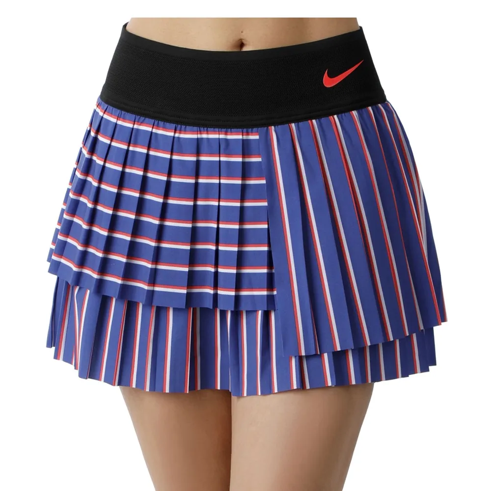 Säljer min NikeCourSlam tenniskjol som är helt slutsåld överallt. Använd 1 gång. As snygg o har undershorts🤩💗 Köpt för 780kr🤍. Kjolar.