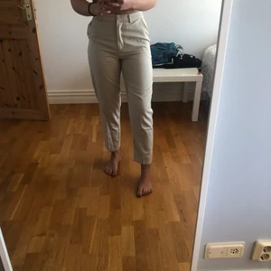 Kostymbyxor  - Helt oanvända kostymbyxor från nakd. Endast testade och prislappen kvar. Storlek 36⭐️