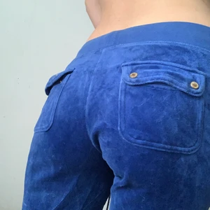 Juicy couture sweatpants  - Juicy sweatpants, aningen insydda för snyggare fit (sydde från raka till utsvävninga)