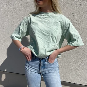 Grön oversized t shirt - Fint skick och knappt använd, frakt tillkommer