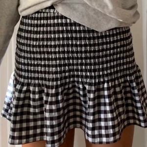 Kjol från zara - Lånad bild. Super söt kjol! Aldrig använd för köpte här på Plick.  