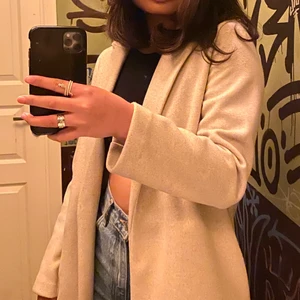 Kappa ZARA - Rock/kappa ifrån zara, fint skick endast andvänd 2 gånger 🤍 Säljer för 200kr + frakt  