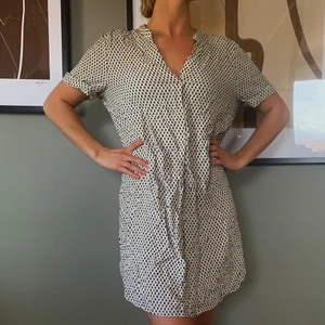 Prickig tunika / klänning 💕 - Prickig tunika / klänning från H&M💕 Storlek: S💕 Pris 70kr✨ Köpare står för frakten 💕