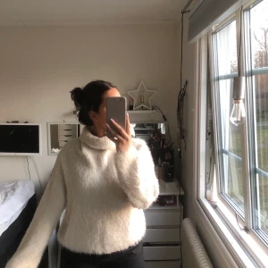 Vit tjocktröja - Använd fåtal gånger!