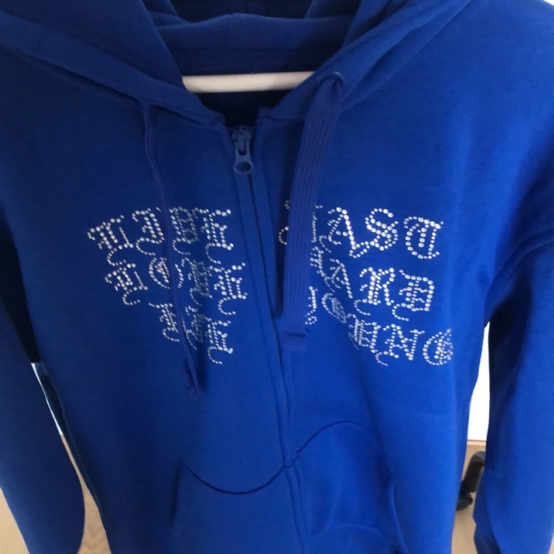 Blå rhinestone hoodie - 90