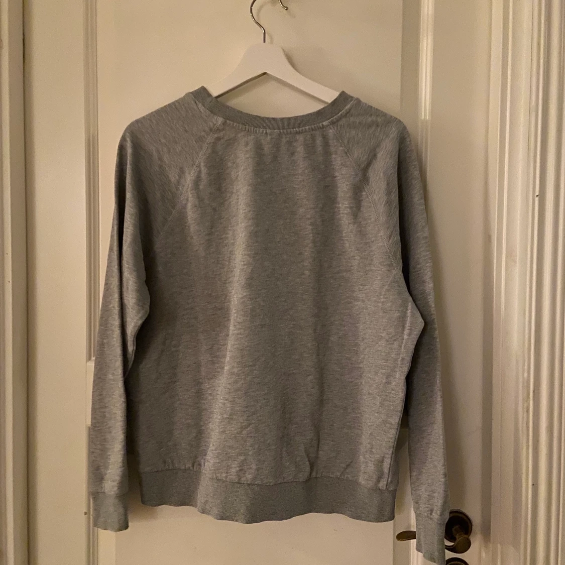 Grå sweatshirt från HM - 90