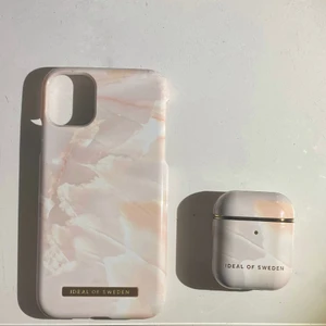 ideal of sweden skal - Matchande Ideal Of Sweden skal till iphone 11 & airpods🤍 Båda kostar 299kr styck nypris (598kr sammanlagt) ENDAST AIRPODSSKALET FINNS KVAR❣️ Säljer airpodsskalet i jättefint skick till 100kr🙌