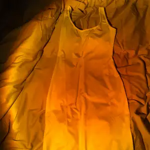 En jätte fin neon klänning som aldrig är andvänd eller provad köpte ifrån LightInTheBox och är i strl S men stretchig! 💕