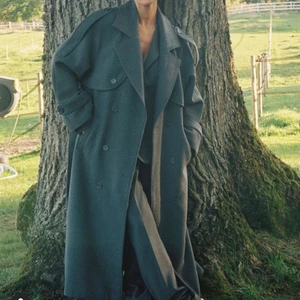 Josefine hj kappa nakd - Fick hem två av josefine hj slutsålda ullkappa i grå. Så tänkte först se om någon här var intresserad innan jag skickar tillbaka den. Den är väldigt tjock/varm och passar perfekt till vintern. Finns fler bilder på den på hennes Instagram, samt kan jag skicka fler! 💖