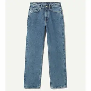 Säljer dessa snygga jeans från Weekday!💞