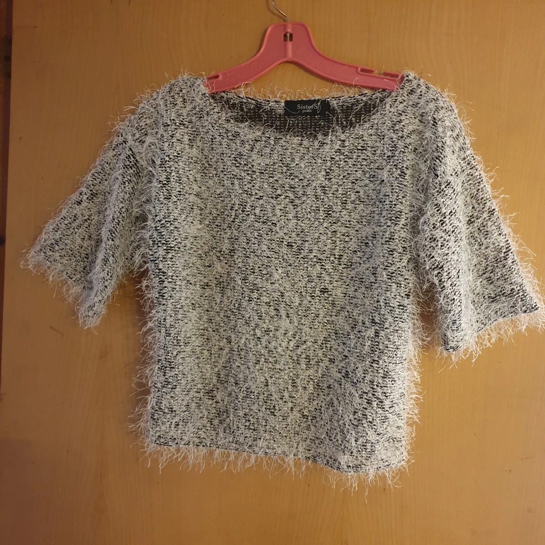 SUPERSNYGG GRÅ/VIT TRÖJA