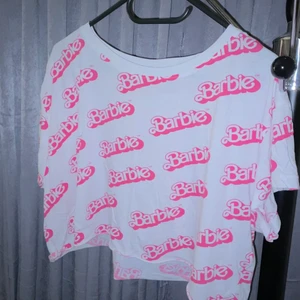 T-shirt - Aldrig använt den så den är i bra skick. Den sitter kort på en. 