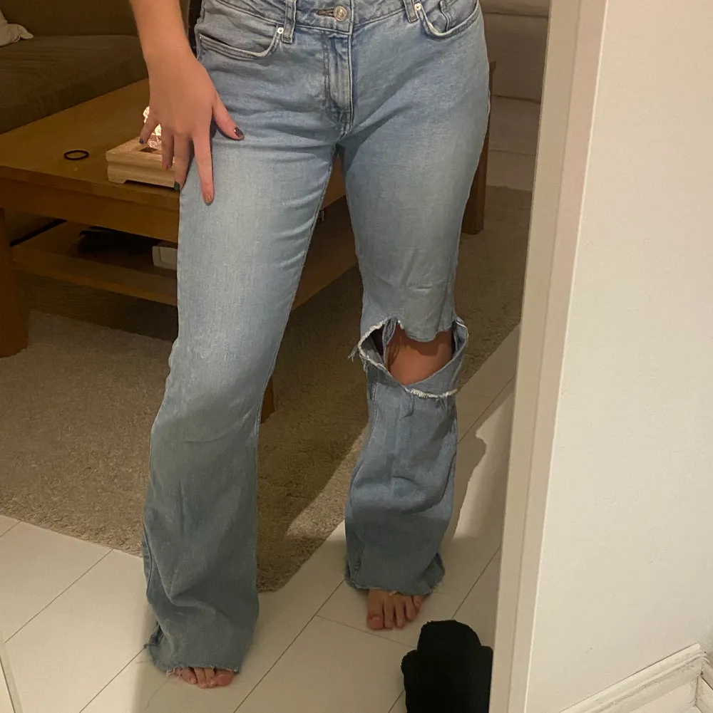 Low waist jeans från mango i snygg tvätt. Jeans & Byxor.