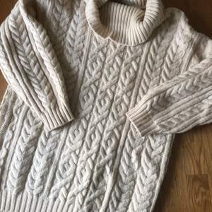 Principles is a famous knitwear UK brand. This wool jumper won’t let you down in the most freezing days of winter! 100% wool