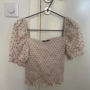 Gina Tricot topp strl M - Skön topp sällan använd