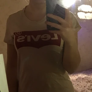 levi’s T-shirt - använder inte längre 