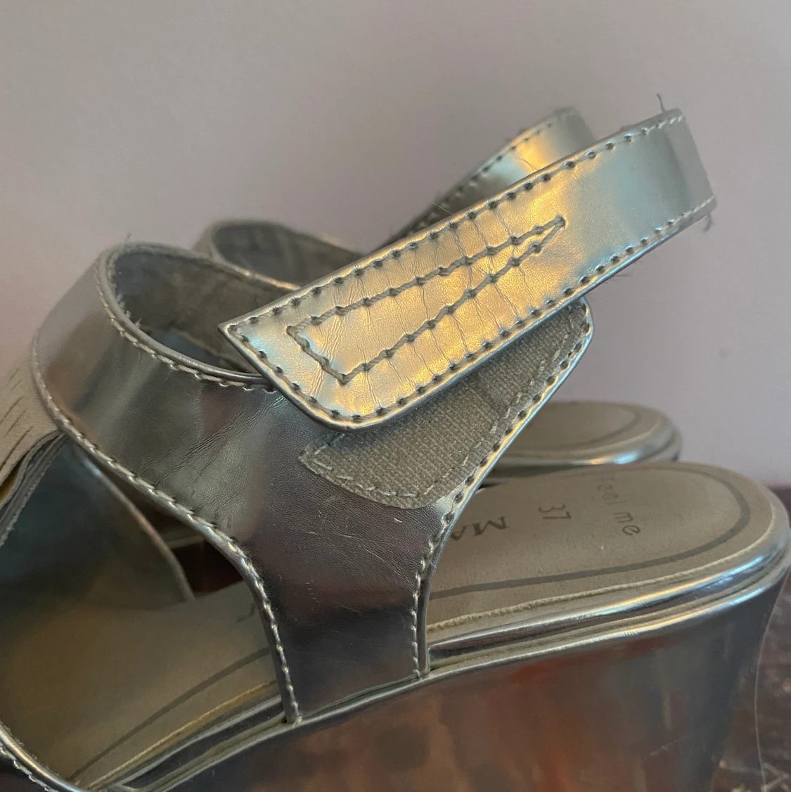 Platåskor i silver  - 91