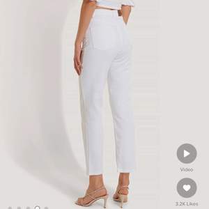 Vita jeans i bra skick, storlek 36. Ny pris 549 kr. Säljer för 100 kr+frakt❤️