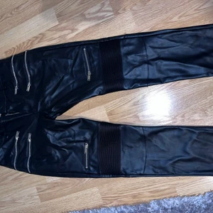 Bikerpants från MANGO strl M🌸 - Säljer mina helt nya och oanvända Bikerpants från MANGO i storlek M/40. 