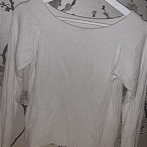 👑 - Extremt snygg tröja med bredare krage. Extremt bra passform 