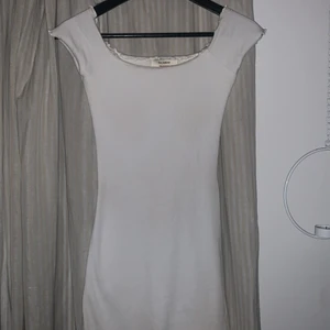 Sommarklänning - Fin tunn klänning i st. S, hade som extra klänning till studenten och använd 1 gång 