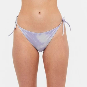 Bikini underdel MONKI - Oanvänd bikiniunderdel (endast testad)  från monki i Strl S. Köparen står för frakten :) kan mötas upp i malmö! 