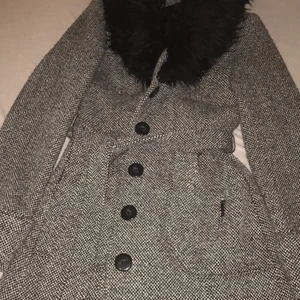 S 36 - Plagget är inte så gammalt , frakt ingår inte 